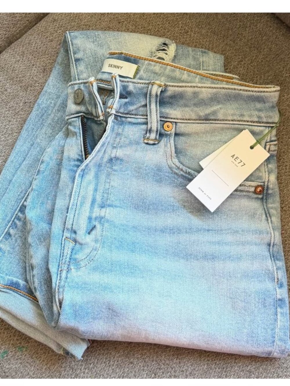 NEW $128 AE77 American Eagle distressed skinny jeans. Regular/standard size 10